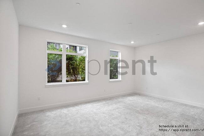 Building Photo - 308 Torrey Pine Terrace