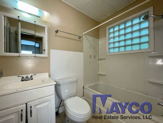 Building Photo - Great 2 bedroom in Highland!