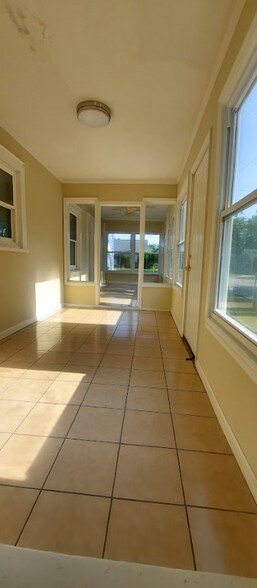 Building Photo - 1708 E 4th St