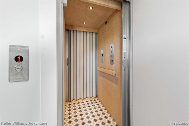 Building Photo - 284 Eliot St