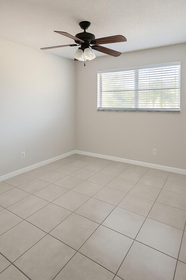 Building Photo - 665 Glouchester St