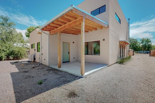 Building Photo - North Valley Fabulous 2018/sf 2 Bedroom  2.5 Bath  with Garage