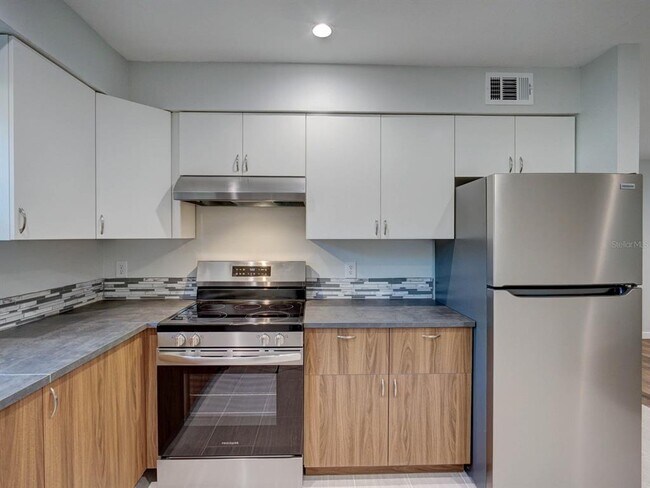 Building Photo - 1007 Sumner Blvd