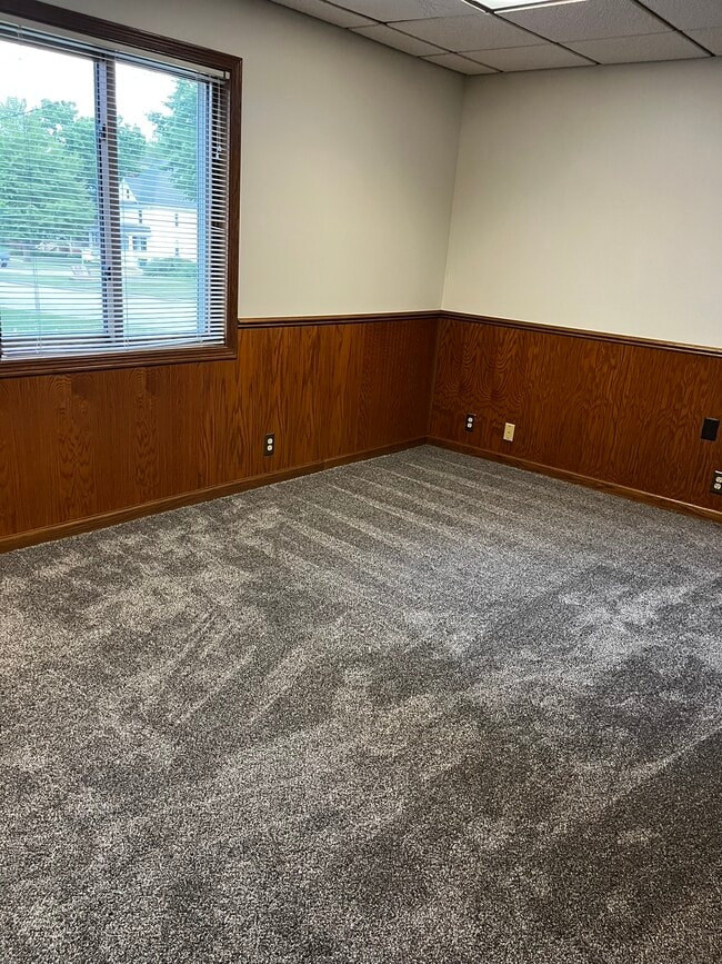 Building Photo - Main Street Lower Apartment