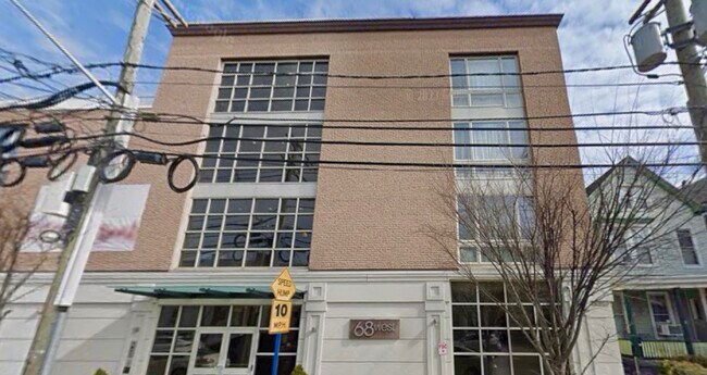 Building Photo - 422 68th St