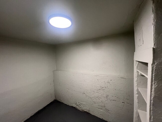 Building Photo - 2 Bed 1 Bath House in Westwood Neighborhood