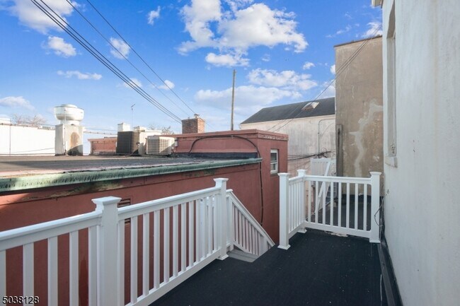 Building Photo - 34 Main St