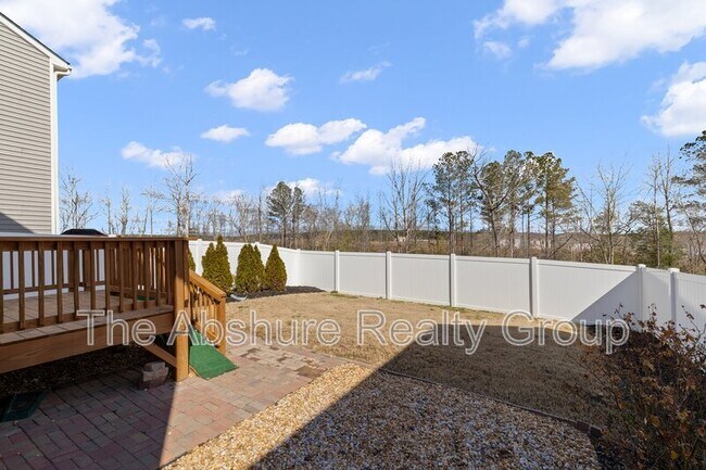 Building Photo - 49 River Bank Rd