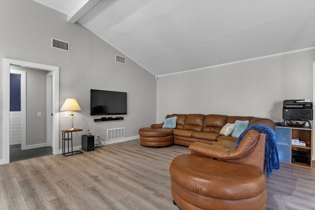 Building Photo - 16831 Thomas Chapel Dr