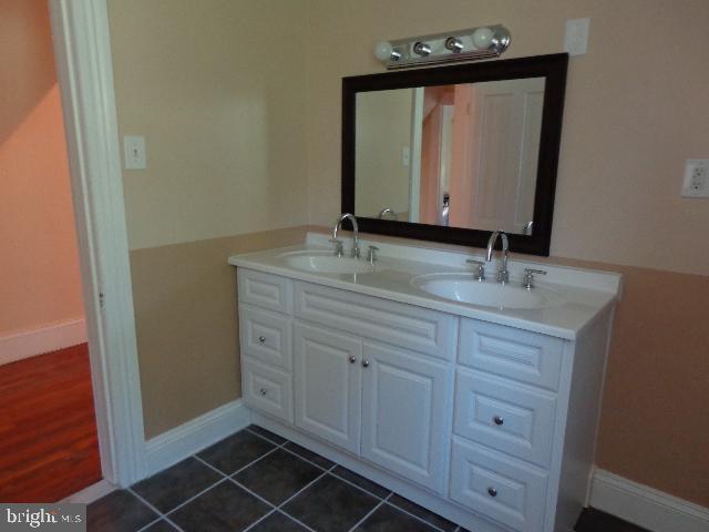 Building Photo - 25 Montrose Ave