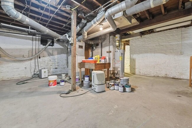 Building Photo - 218 N Sandusky St