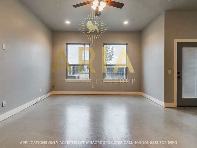 Building Photo - West Norman Urban Contemporary 3 Bed/2.5 B...