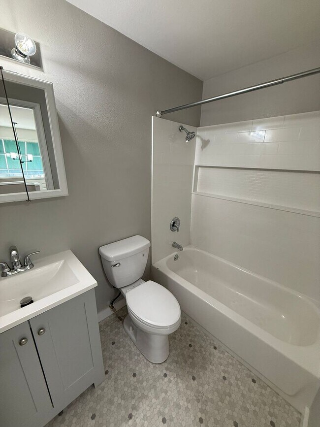 Building Photo - 3-Bedroom North Green Lake Townhouse-Style...
