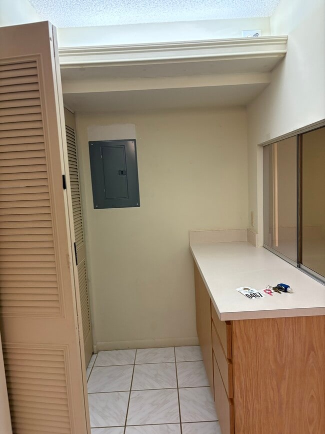 Building Photo - 503 Shady Pine Way