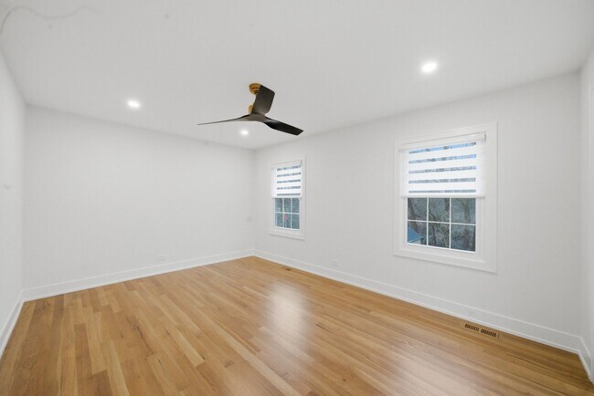 Building Photo - 2S245 Mayfield Ln