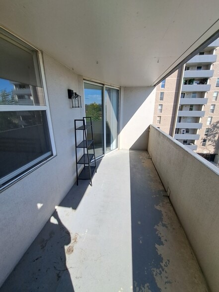 Building Photo - 601 W 11th Ave