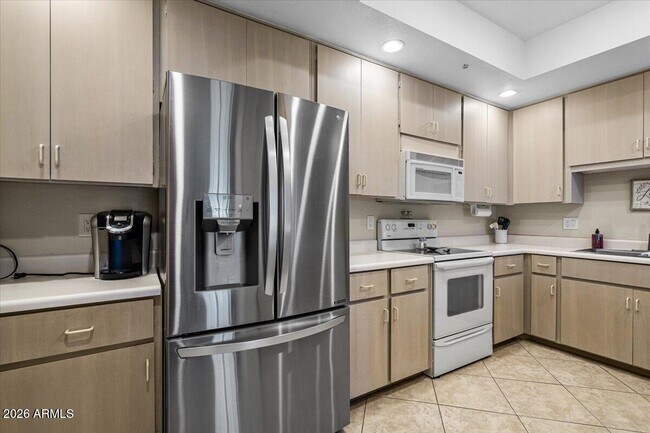 Building Photo - 4525 N 66th St