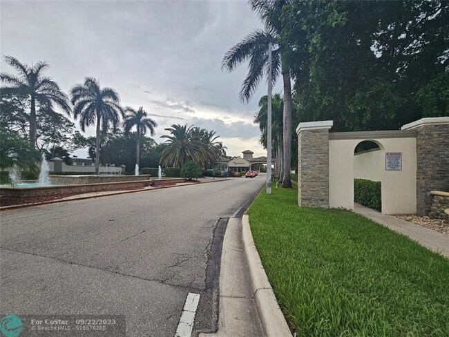 Building Photo - 2703 Nassau Bend