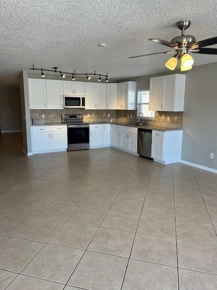 Building Photo - 15181 Sugargrove Way