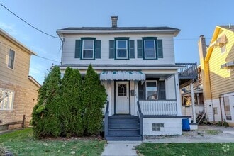 Building Photo - 165 Sheridan St