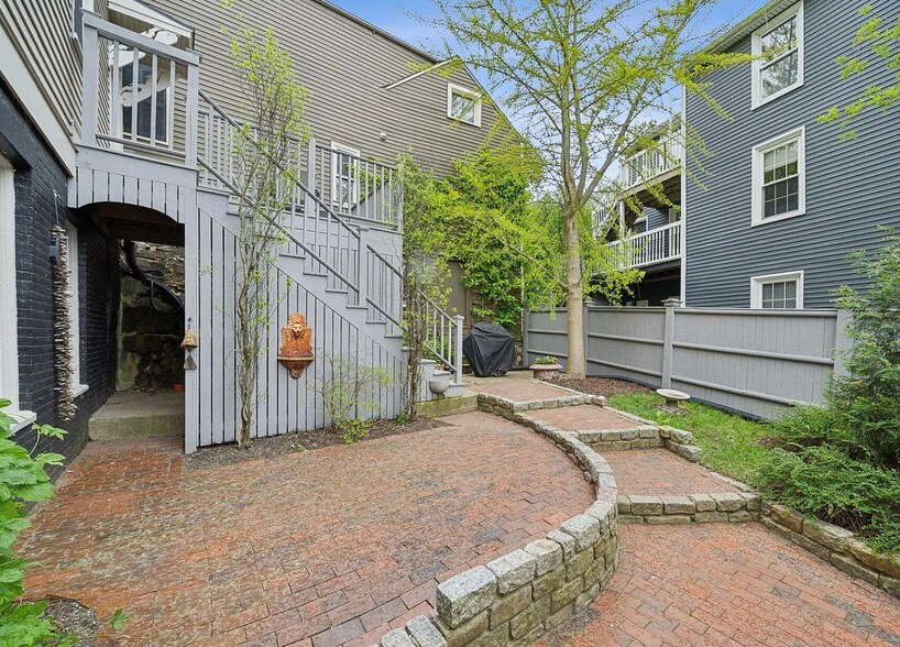 Building Photo - 377 Cumberland Ave