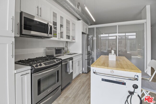 Building Photo - 1111 S Grand Ave