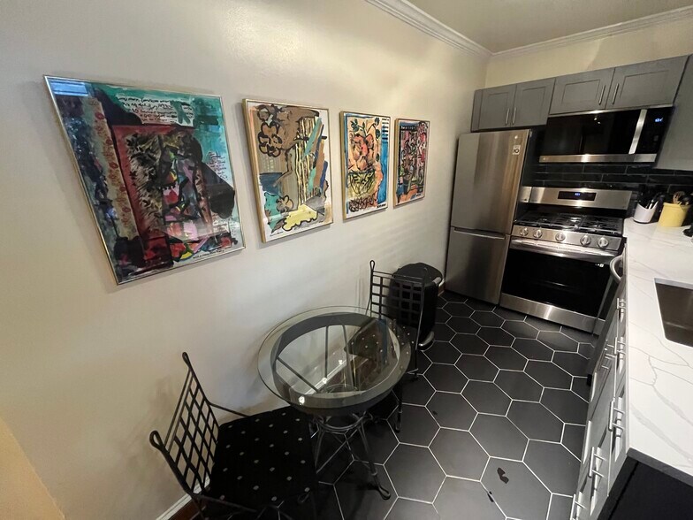 Kitchen 2 - 1930 Bank St