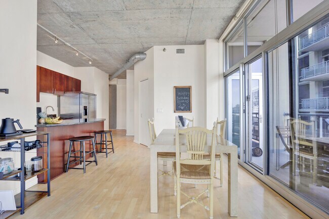 Building Photo - 700 N Larrabee St