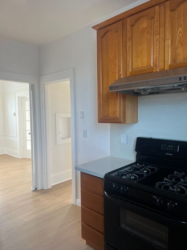 Building Photo - 3542