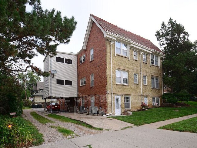 Building Photo - 406 N 49th St