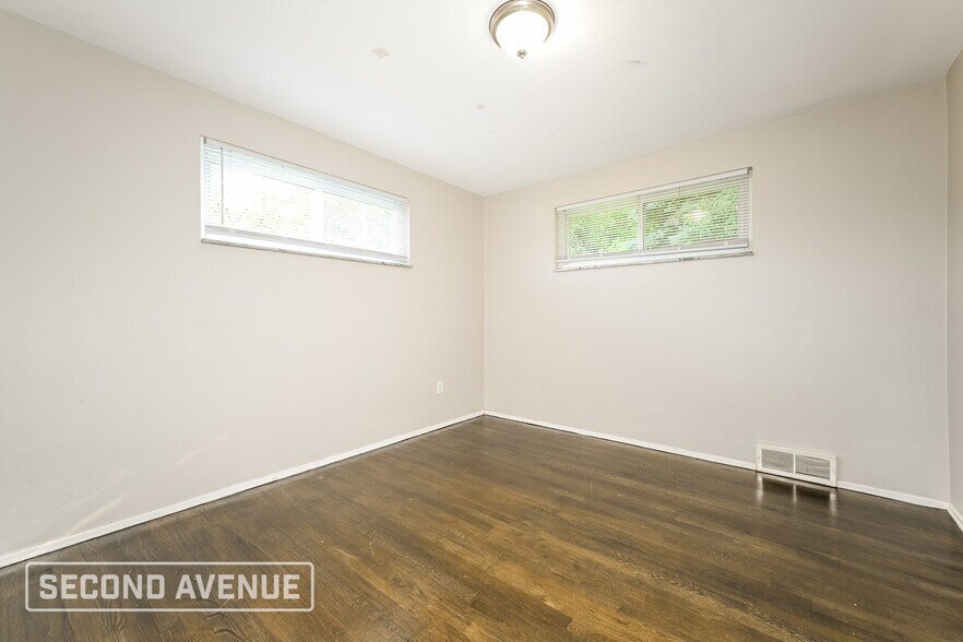 Building Photo - 415 College Park Dr