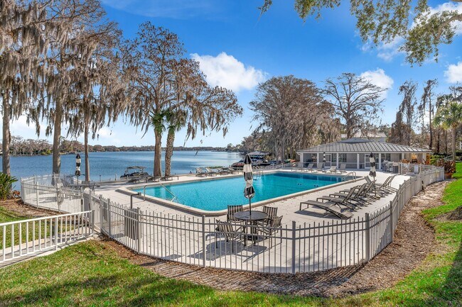 Building Photo - Lake Maitland Living | Mid-Century Charm