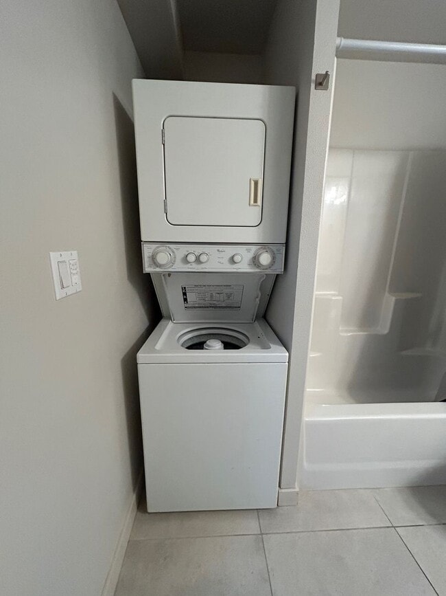 Building Photo - Gorgeous, Newer Construction Studio in Highly Desired University Park Neighborhood