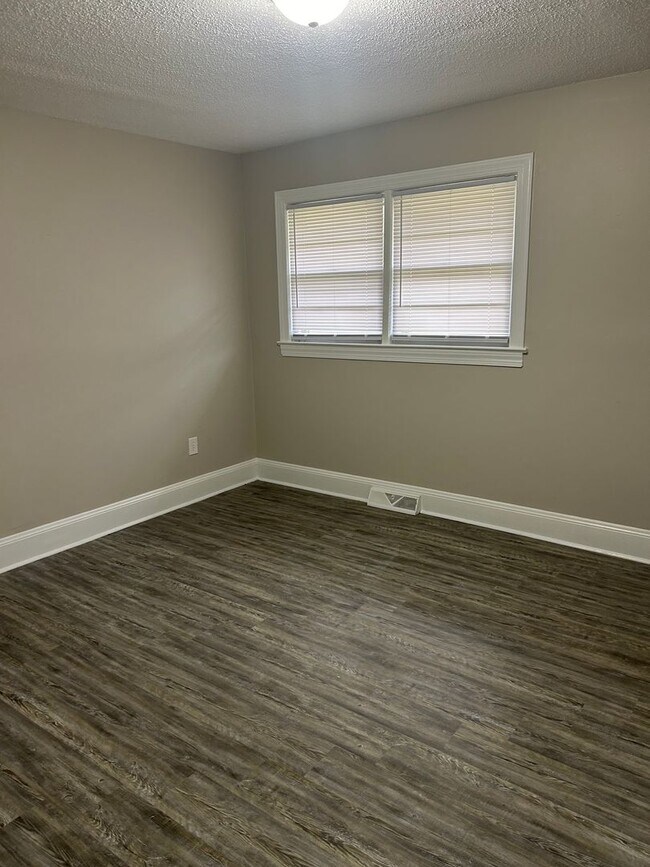 Building Photo - Four Bedroom Two Bath House for Rent $1100.00 per Month