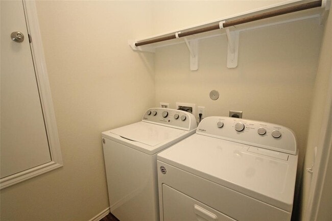 Building Photo - 4415 Iron Horse Dr