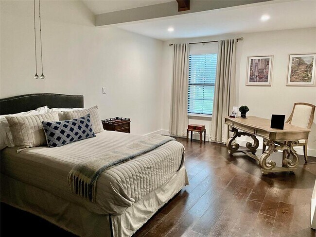 Building Photo - 705 Lisa Dr