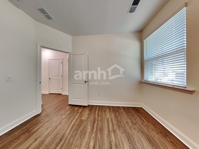 Building Photo - 219 Swan Drive