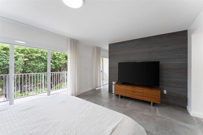 Building Photo - 3026 NE Quayside Ln