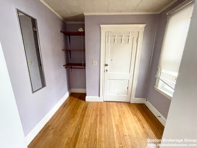 Building Photo - 2 Mission St