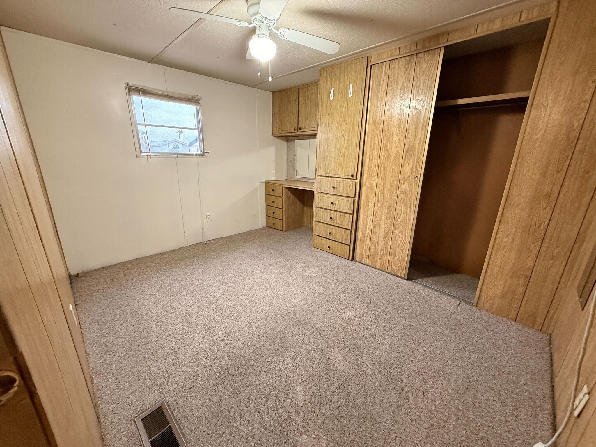 Building Photo - 3601 E Wyoming Ave