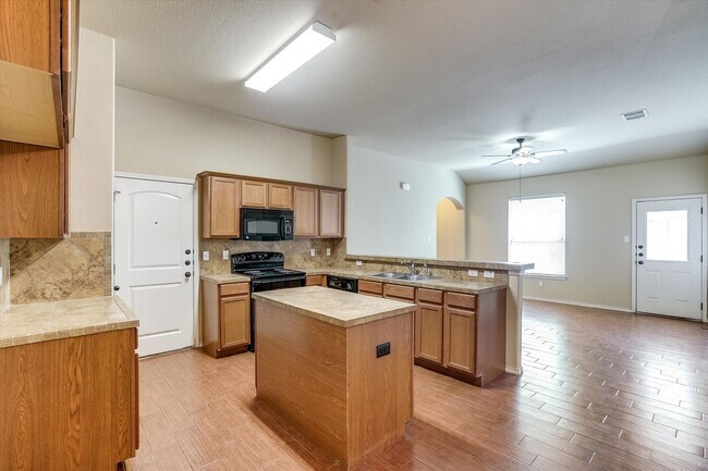 Building Photo - Beautiful 3 Bedroom Townhome Located in Georgetown, TX!