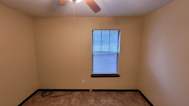 Building Photo - 10844 US-98