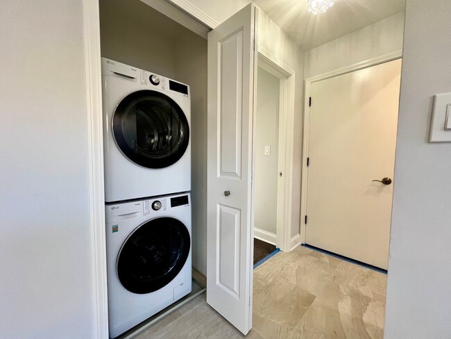 Building Photo - 3335 W Pratt Ave