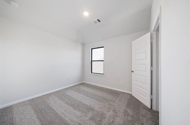 Building Photo - 25290 Pomegranate Pl