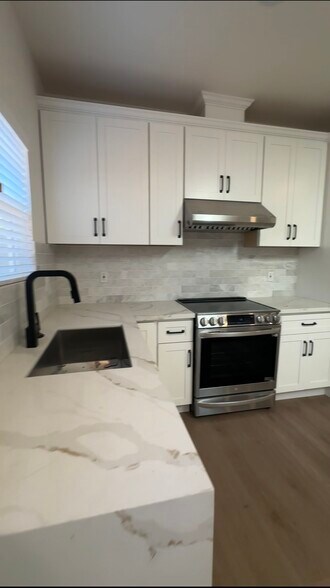 Building Photo - 641 Toyon Ave