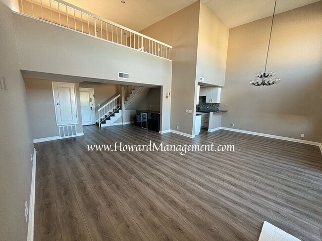 Building Photo - 2 Bed, 2 Bath Condo + Loft in a Cozy locat...