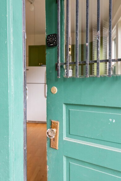 Building Photo - 1320 SE 28th Ave