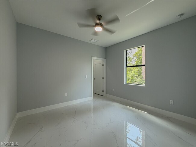 Building Photo - 417 Paddock St