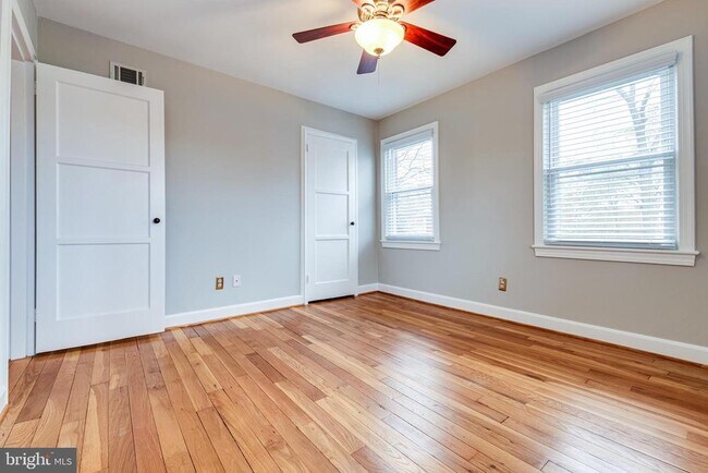 Building Photo - 5809 Mt Vernon Dr