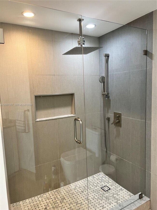 Building Photo - 2475 Brickell Ave